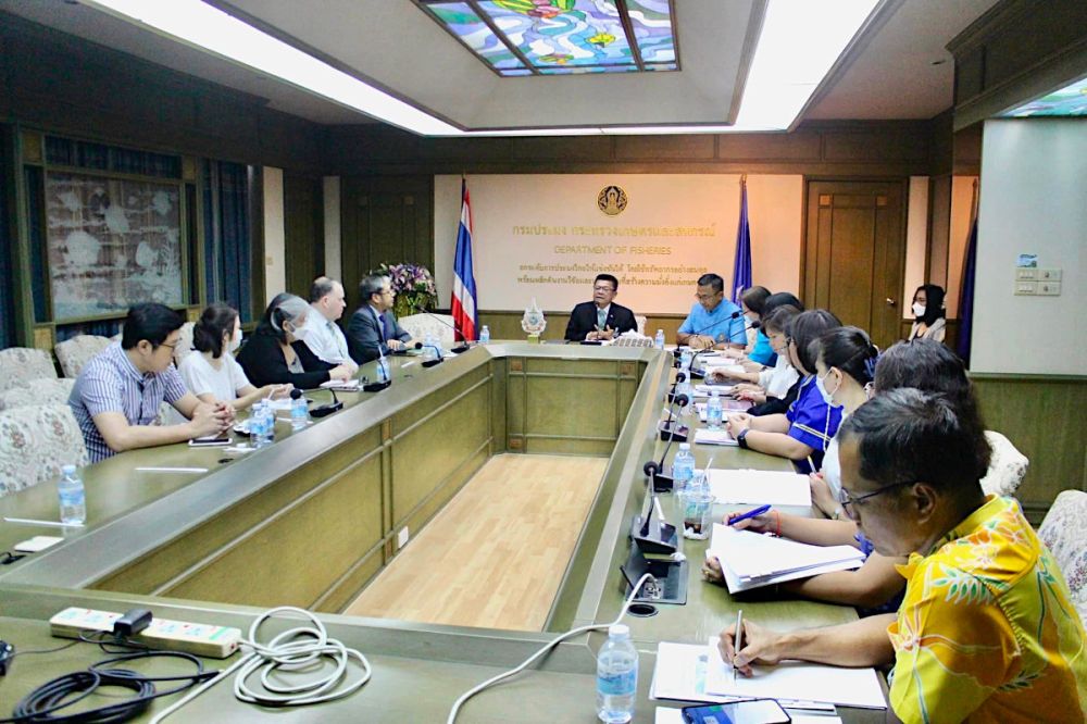 Mr. Bancha Sukkaew, Director General of Thailand's Department of Fisheries (centre), Dr. Eduardo Leano, Director General of NACA (next left).